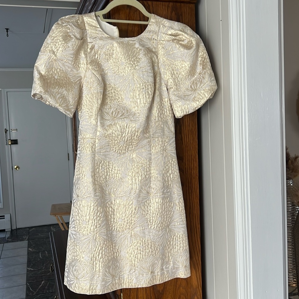 Beautiful gold and white puff sleeve Lilly Pulitzer Dress